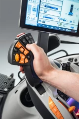 Des joysticks pour piloter les tracteurs du bout des doigts