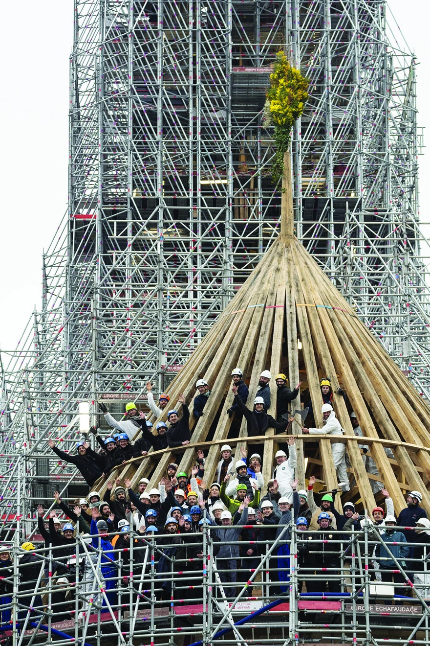 Grâce aux artisans d’art la flèche de Notre-Dame renaît