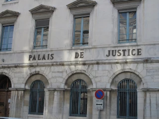 Loup empoisonné : pas de prison ferme pour l’éleveur condamné