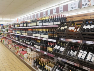 Le couvre-feu ferait perdre plusieurs centaines de millions d'euros à la filière vinicole